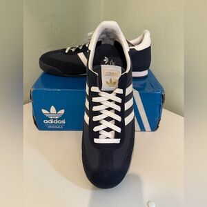 New adidas originals Dragon trainers in Navy Blue with White Stripes